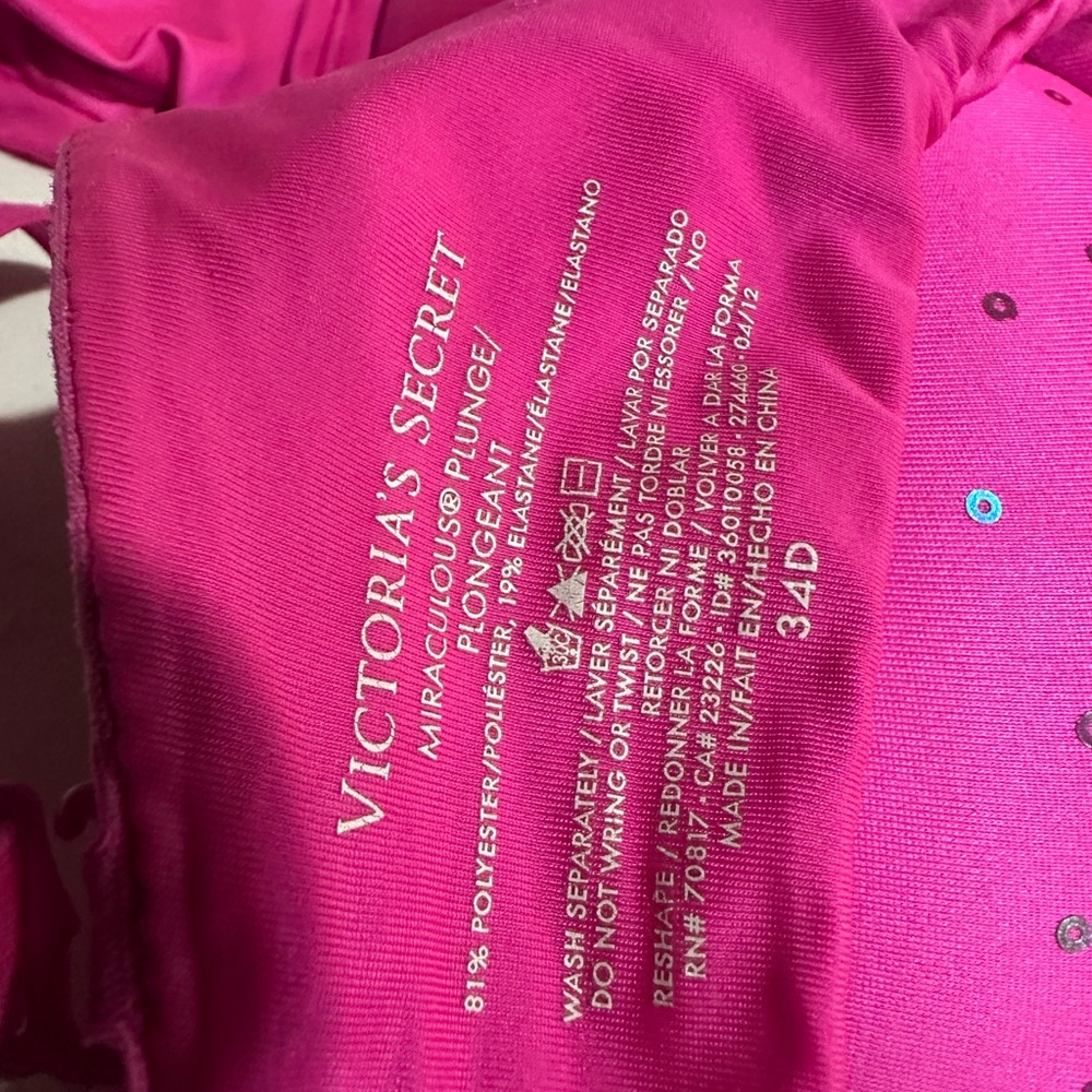 2/$20 🎀 Victoria's Secret Miraculous Plunge Push Up Bra with Sequins 34D PINK - Picture 3 of 7
